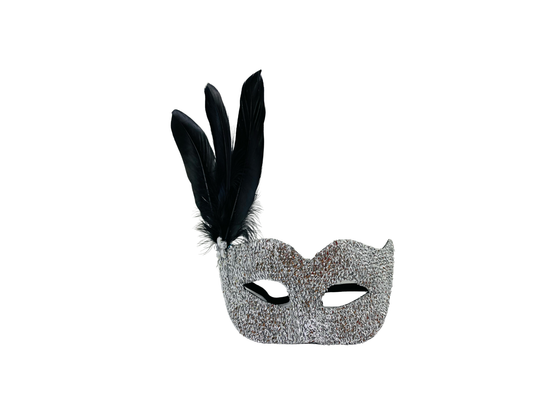 ANTIFAZ PLATEADO CON PLUMA LATERAL NEGRA