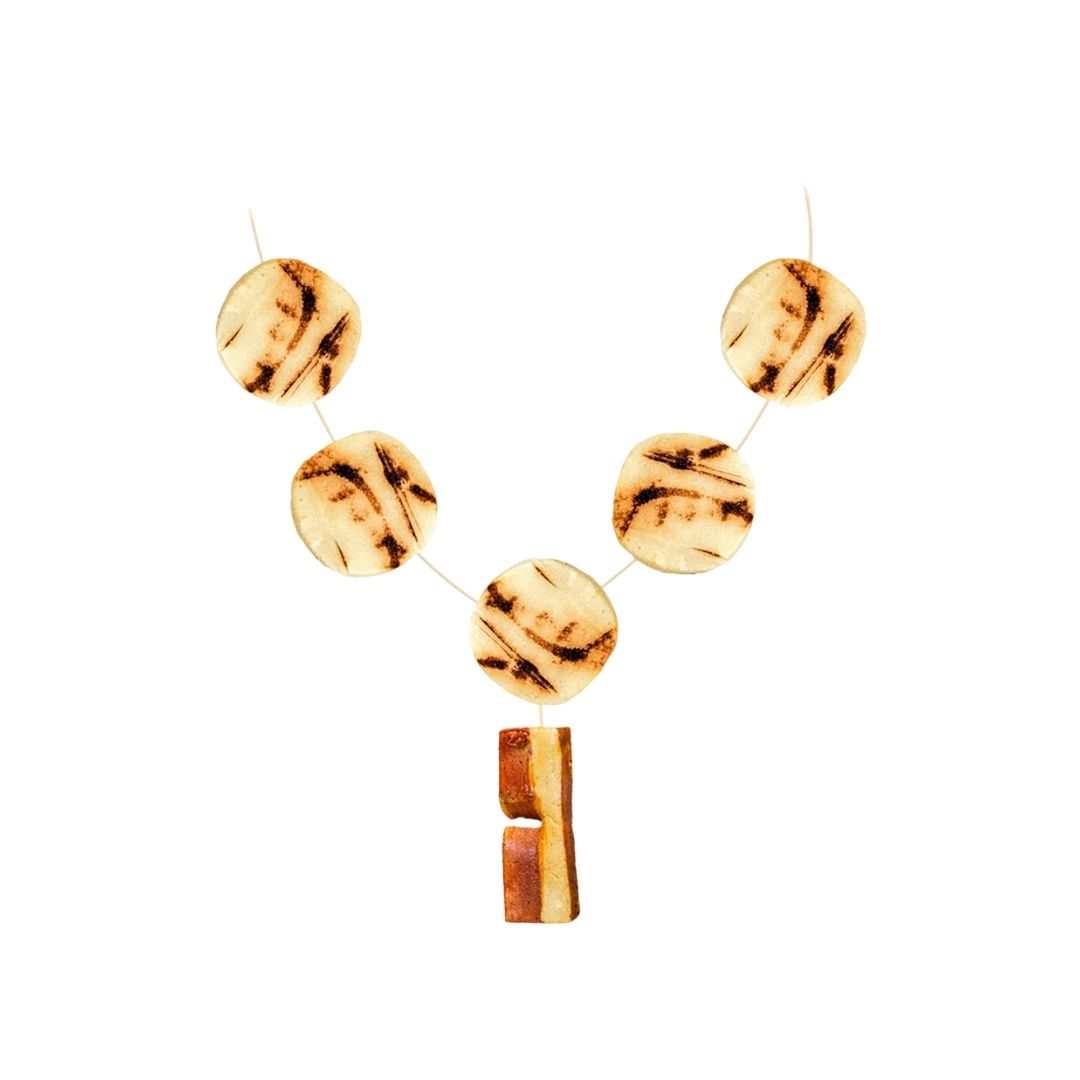 COLLAR DE AREPAS CON CHICHARRON